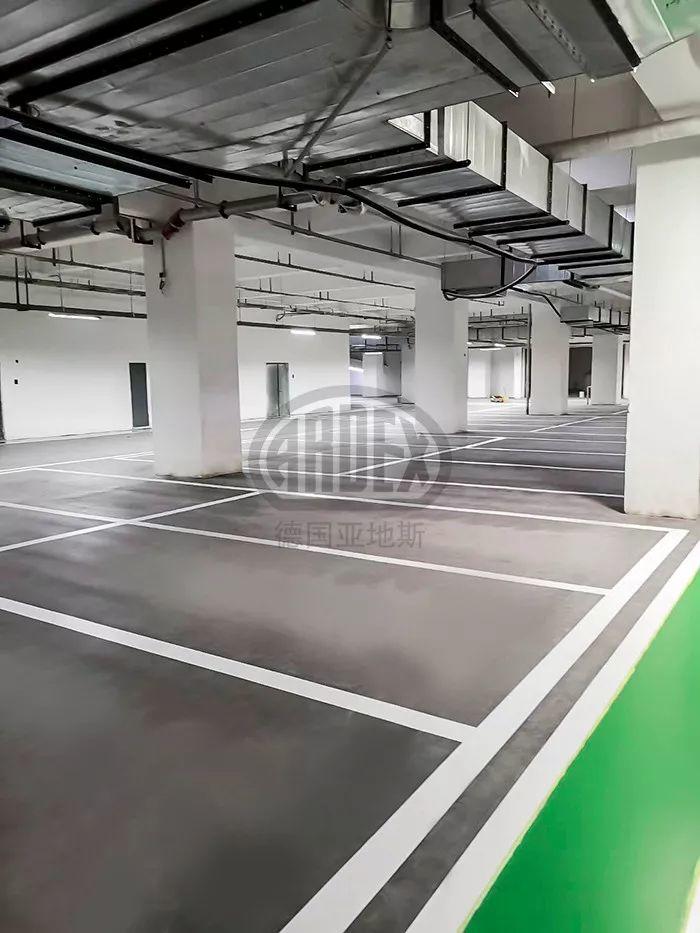 【案例分享】亞地斯水泥基面自流平又出爆款！鄭州龍湖金融島停車庫